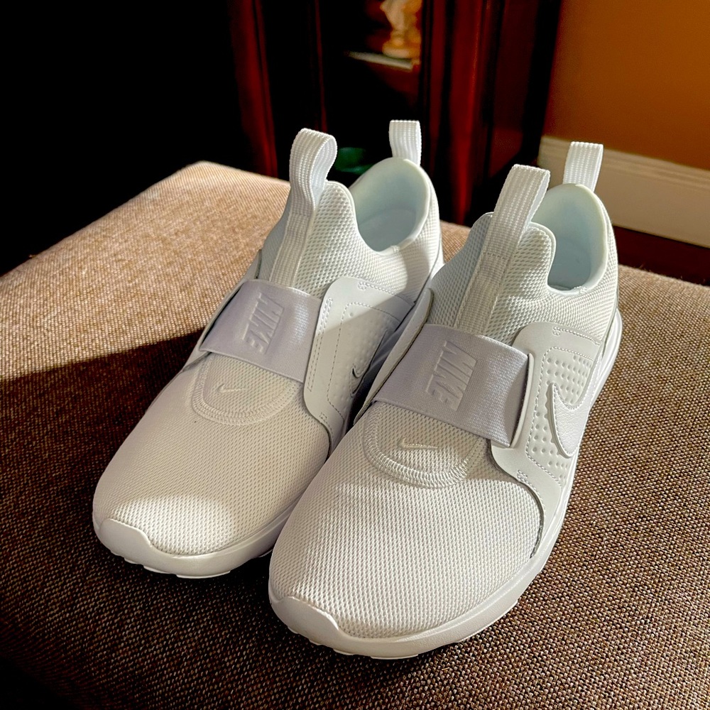 Womens Nike Slip-0n Sneakers